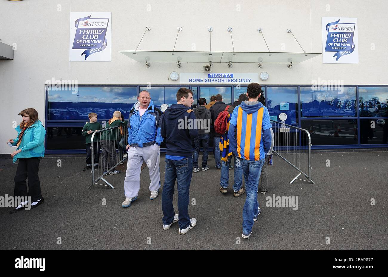 Fans queue at the ticket office at Greenhous Meadow Stock Photo - Alamy