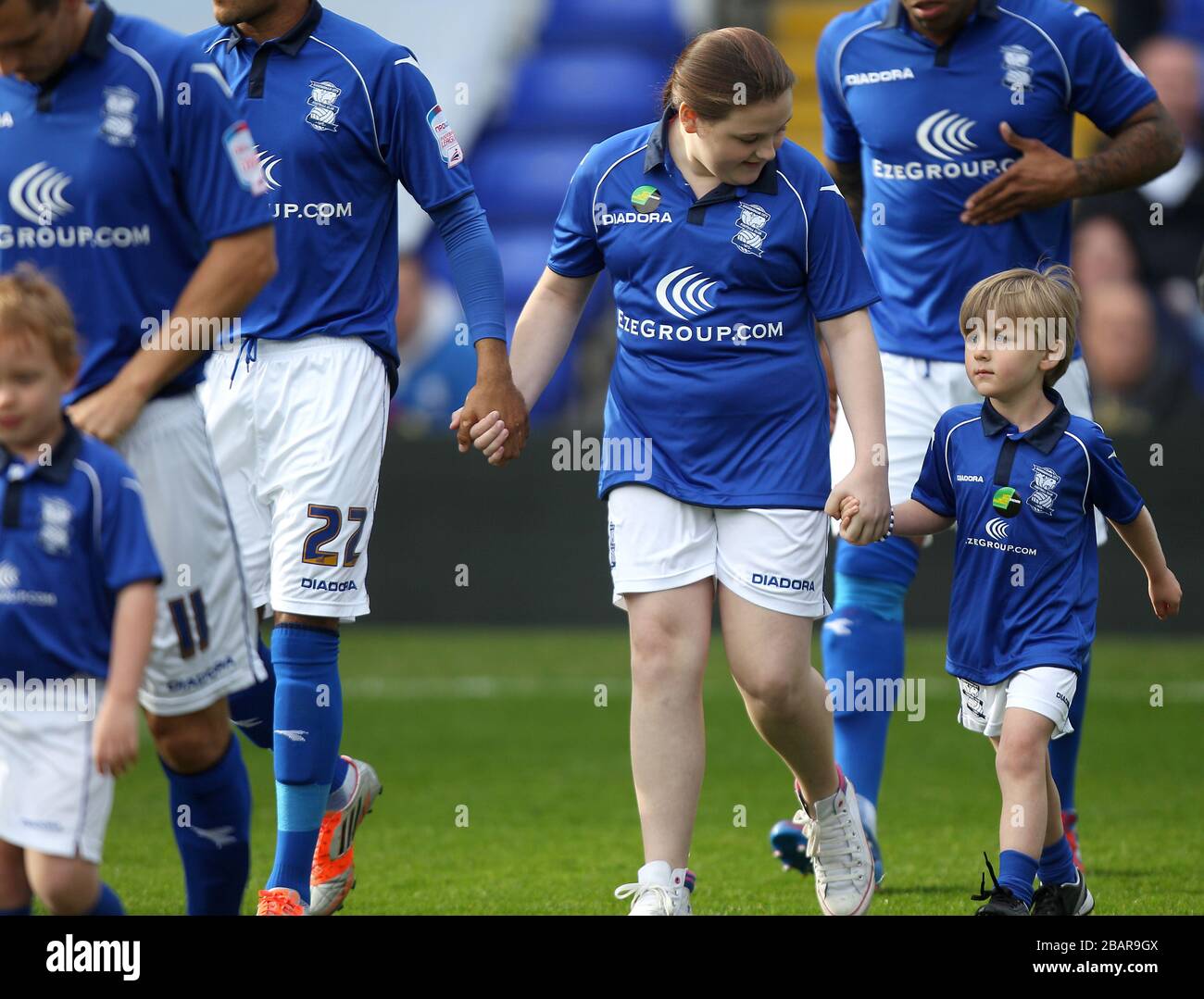 Mascots on pitch hi-res stock photography and images - Page 3 - Alamy