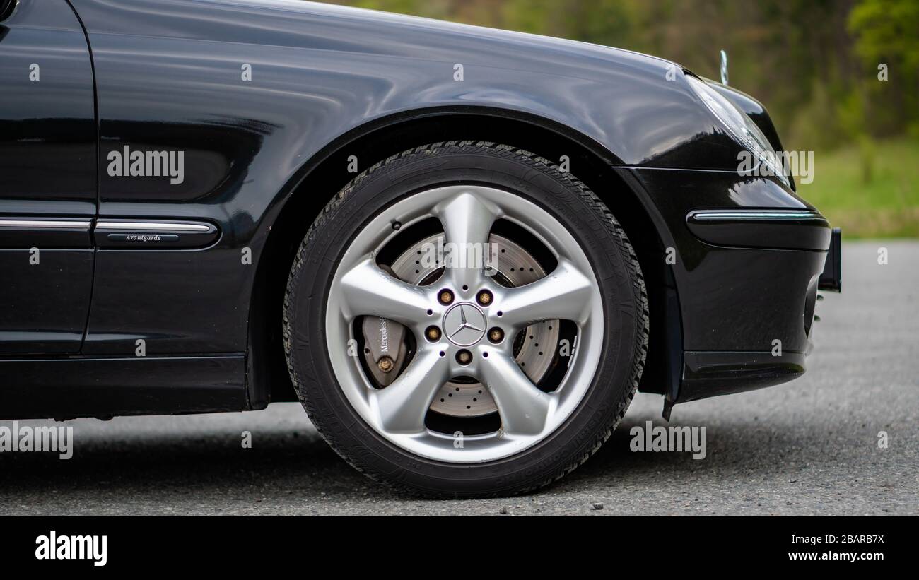 Mercedes Benz C class sport edition alloy rims with vented brake disc and big brake callipers Stock Photo