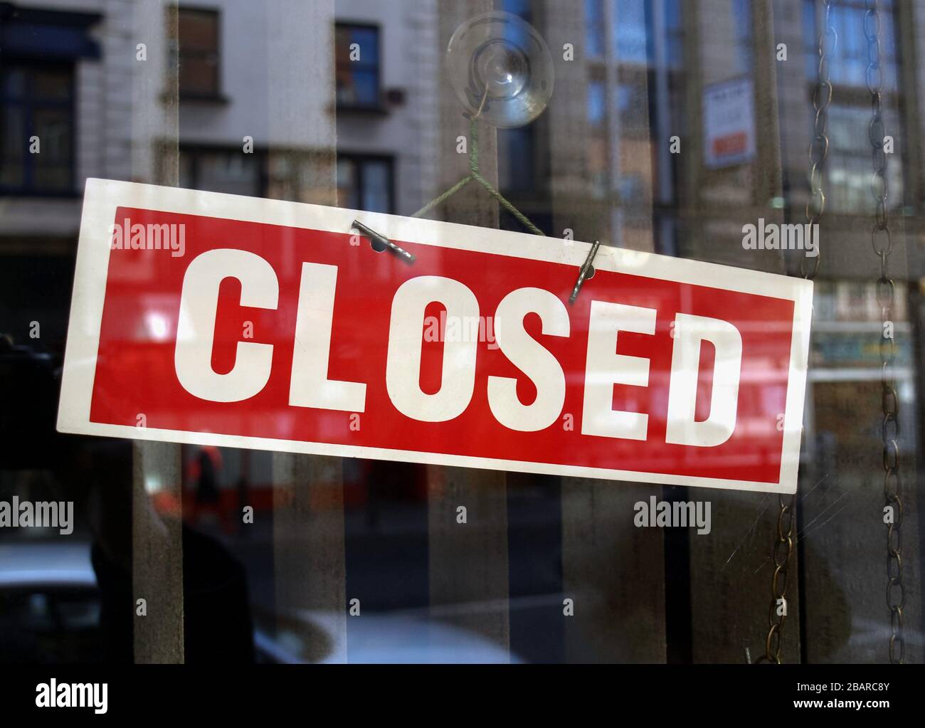 Closed sign a in shop window with blurred background reflections Stock ...