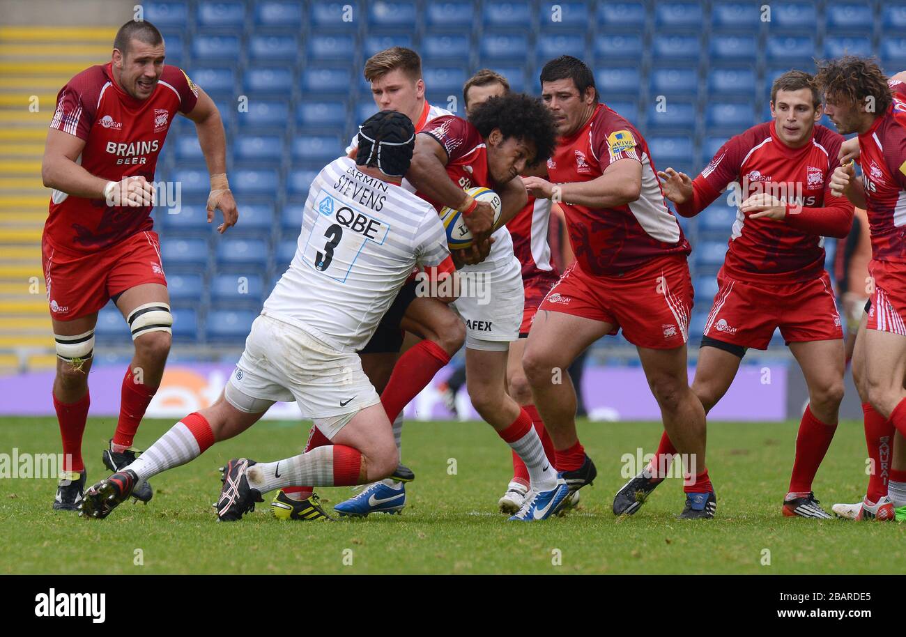 London Welsh's Hudson Tonga'uiha tackled by Saracens' Matt Stevens Stock Photo