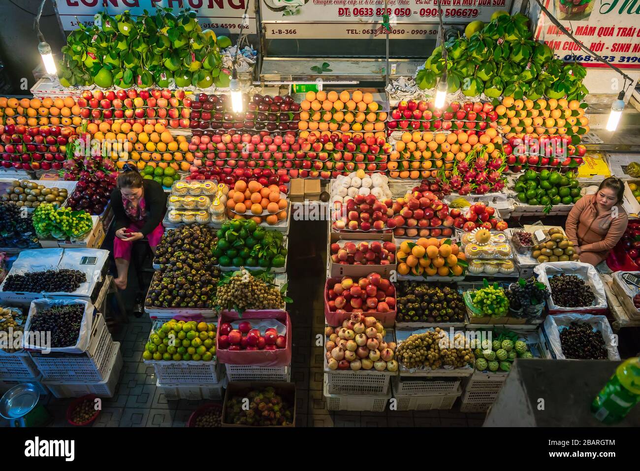 DA LAT / VIETNAM, 2 SEPTEMBER 2018 - Fruits and vegetables on a market in Da Lat Night Market. Stock Photo
