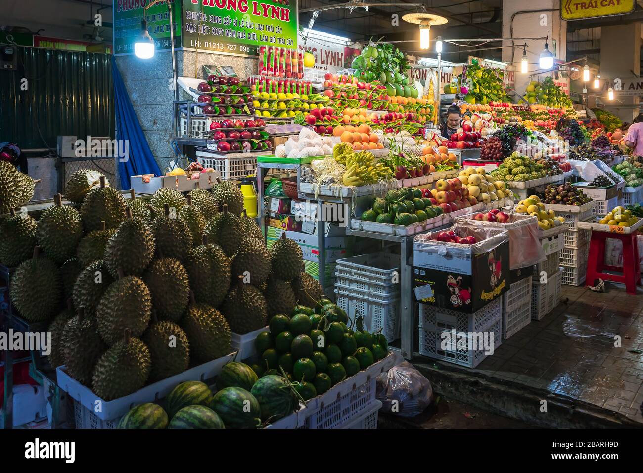 DA LAT / VIETNAM, 2 SEPTEMBER 2018 - Fruits and vegetables on a market in Da Lat Night Market. Stock Photo