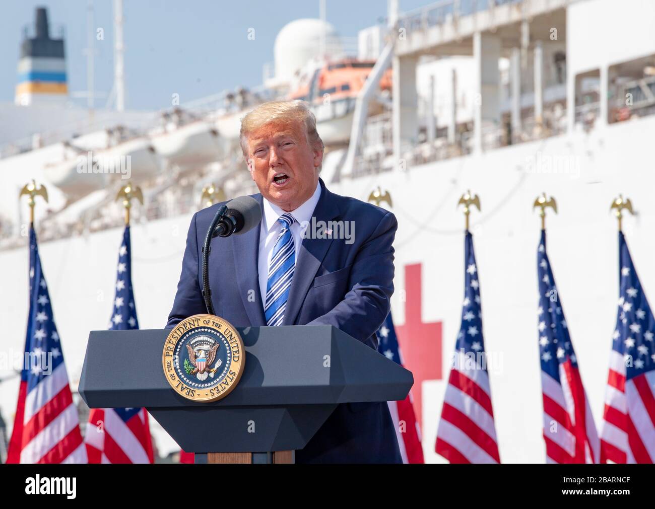 Norfolk, USA. 28th Mar, 2020. Norfolk, USA. 28 March, 2020. U.S President Donald Trump delivers remarks during a visit to see off the Military Sealift Command hospital ship USNS Comfort at Naval Station Norfolk March 28, 2020 in Norfolk, Virginia. The Comfort is deploying to New York in support of the nation's COVID-19 response efforts. Credit: Mike DiMestico/U.S. Navy Photo/Alamy Live News Stock Photo