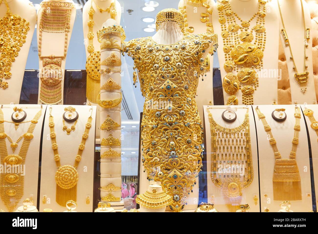 Gold Necklace Dubai Hi Res Stock Photography And Images Alamy