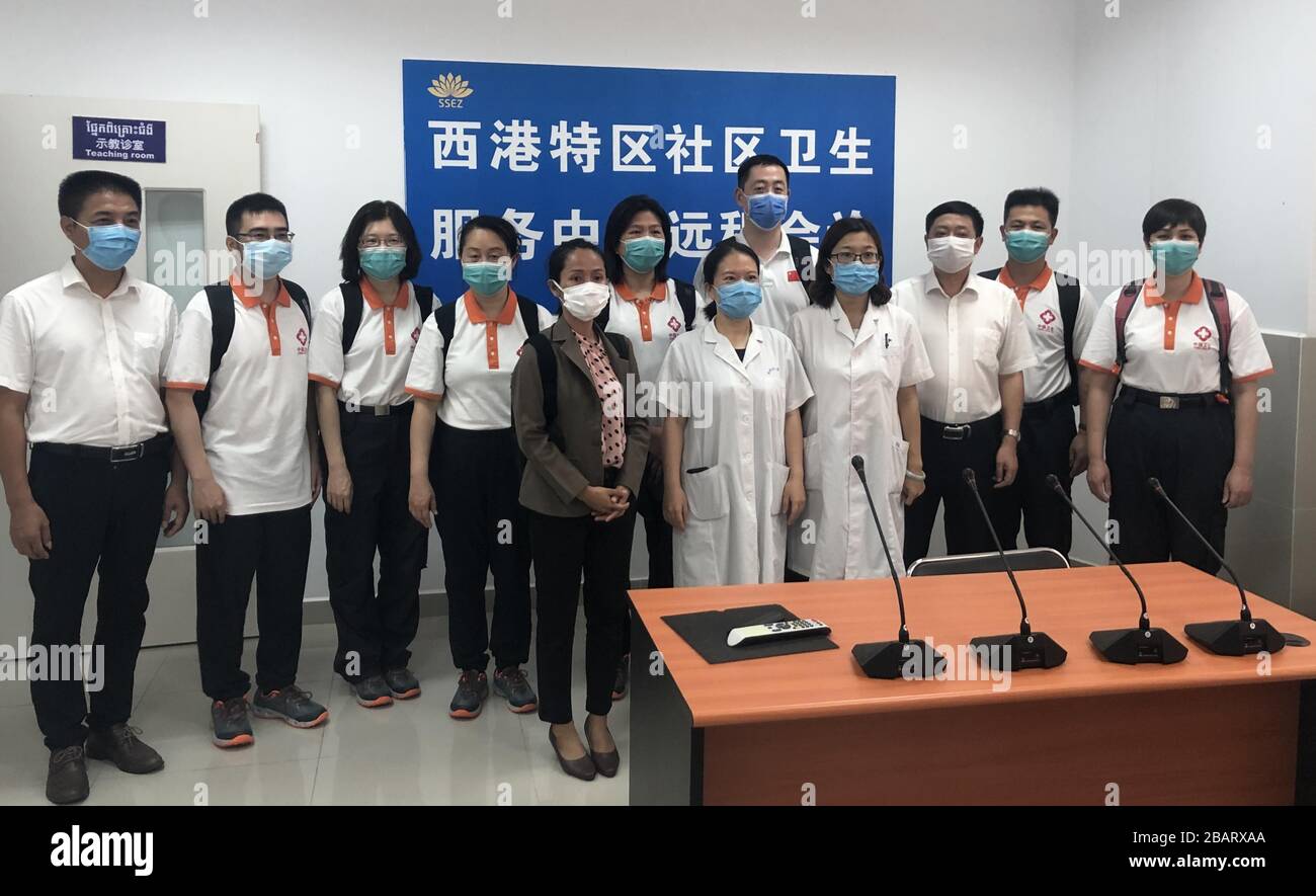 Phnom Penh, Cambodia. 29th Mar, 2020. The Chinese medical experts visit the medical center of the Sihanoukville Special Economic Zone in Preah Sihanouk province, Cambodia, March 27, 2020. The Chinese medical team landed in Phnom Penh, capital of Cambodia, on March 23 to help combat the epidemic, as the Southeast Asian country has seen a spike in new confirmed cases in recent weeks. Credit: Xinhua/Alamy Live News Stock Photo