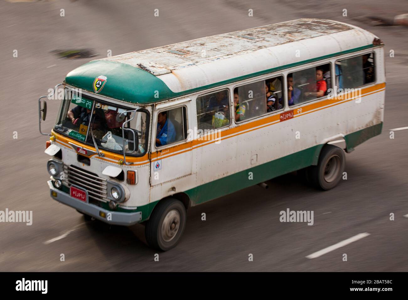 Bus around Sule Paya roundabout. Yangon, Myanmar Stock Photo - Alamy