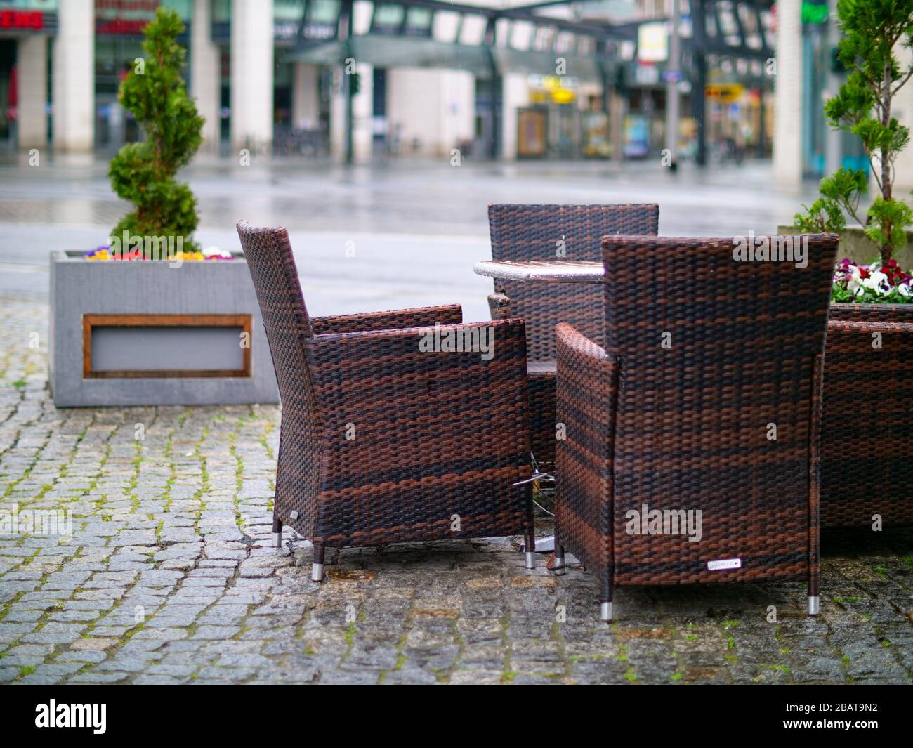 Leere Stühle und Tische Dresden Corona Virus Gastronomie Stock Photo