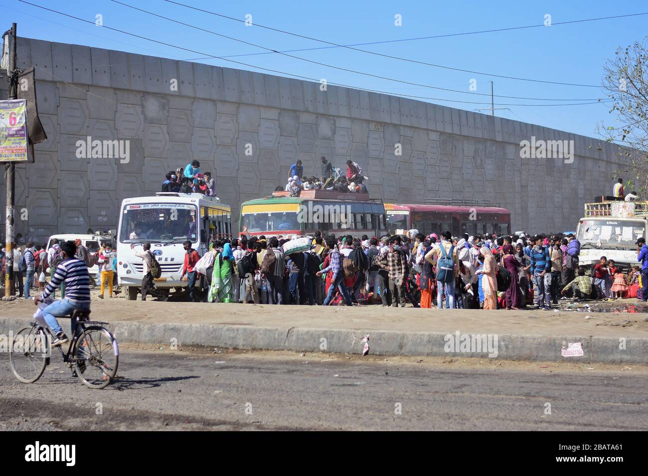 Crowd of migrant workers at Anand vihar bus terminal travelling to ...