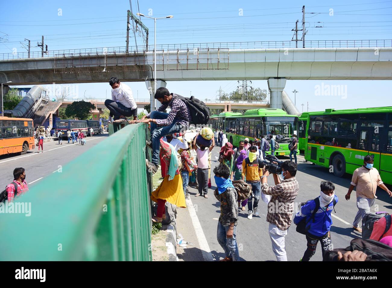 Migrant workers struggle to catch buses at Anand vihar bus terminal ...