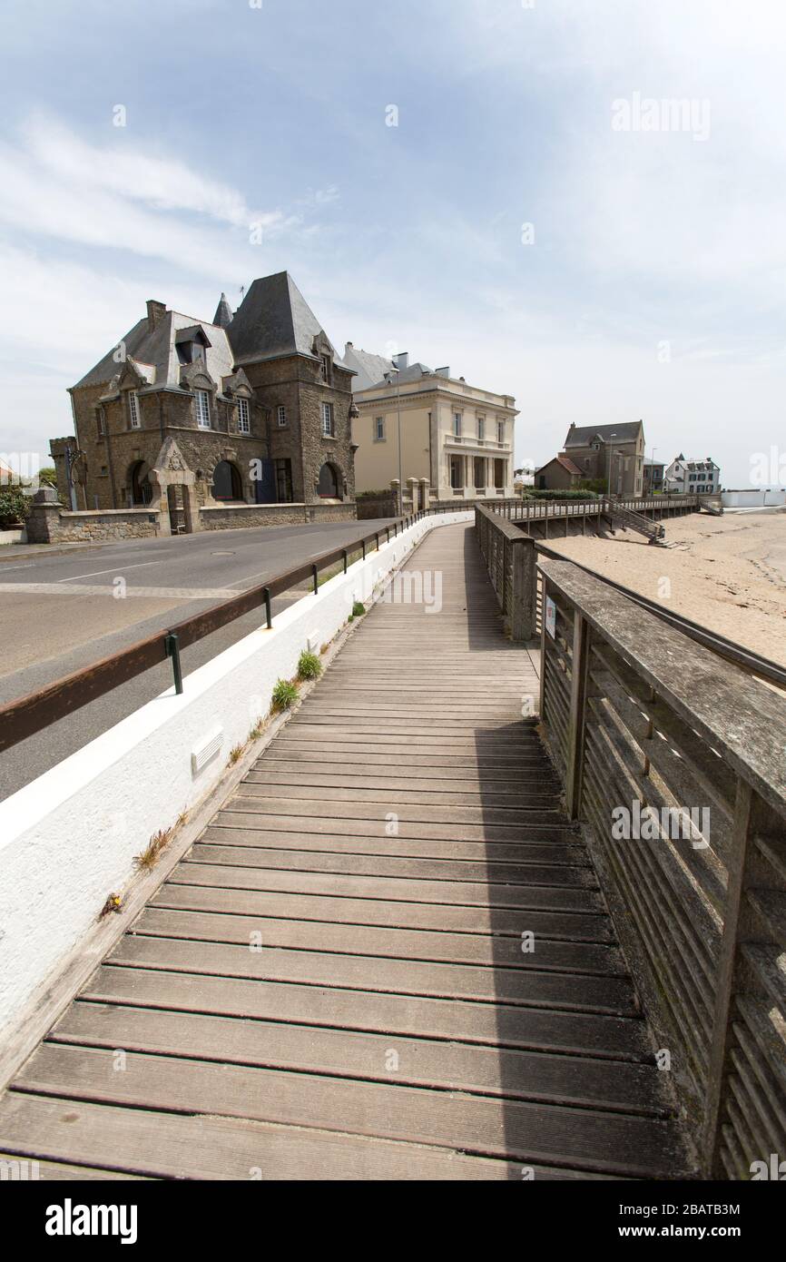Le Croisic, France. Picturesque view of the boardwalk at Le Croisic’s Plage du port Lin. Stock Photo