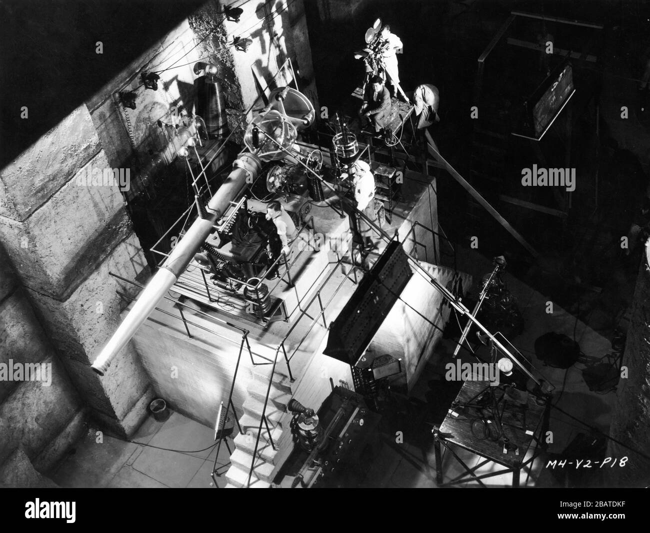 Cinematographer JAMES WONG HOWE and Camera Operator IRVING ROSENBERG with Movie Crew filming the Death Ray in CHANDU THE MAGICIAN 1932 directors WILLIAM CAMERON MENZIES and MARCEL VARNEL Fox Film Corporation Stock Photo