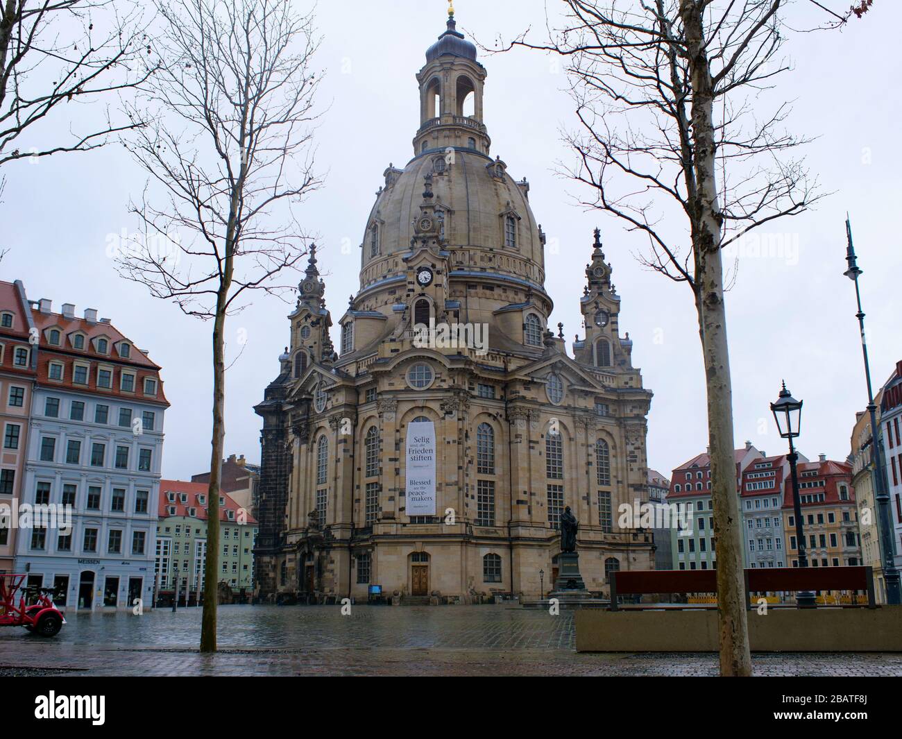 Dresden Frauenkirche während Coronavirus leerer Neumarkt Tourismus Corona Lockdown Virus Ausgangssperre Kontaktsperre Stock Photo