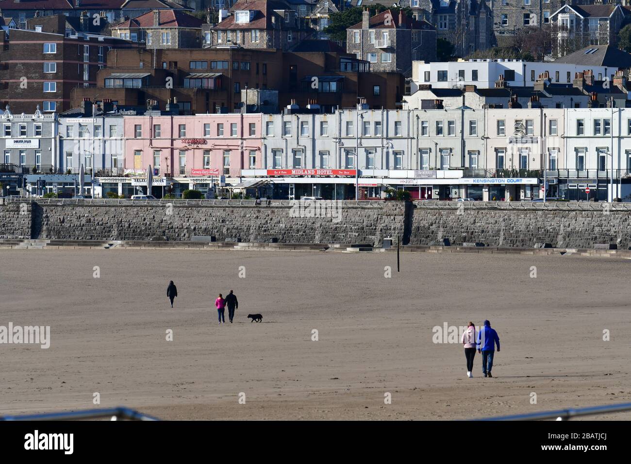 Weston-Super-Mare, North Somerset, UK. 29th Mar, 2020. UK covid-19 virus lockdown.Walkers on the beach .World Famous Weston Super Mare seafront with new Government Guide Lines Iminent. Picture credit Robert Timoney/Alamy/Live/News Stock Photo