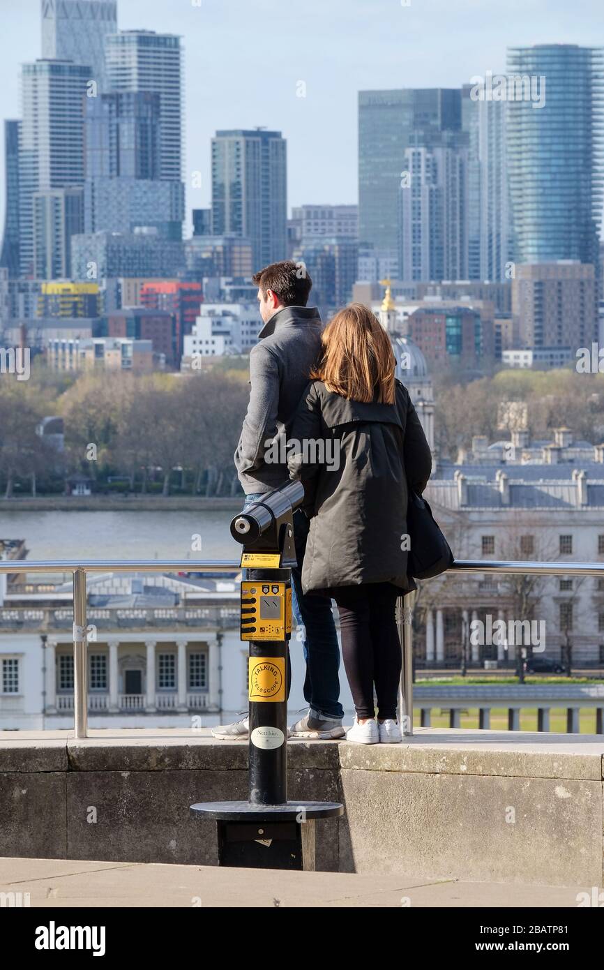 London, UK, social distancing 29th Mar 2020, London, UK, Sunday in the park following the UK government's advice on social distancing and isolation. Credit: Michelle Sadgrove/Alamy Live News Stock Photo