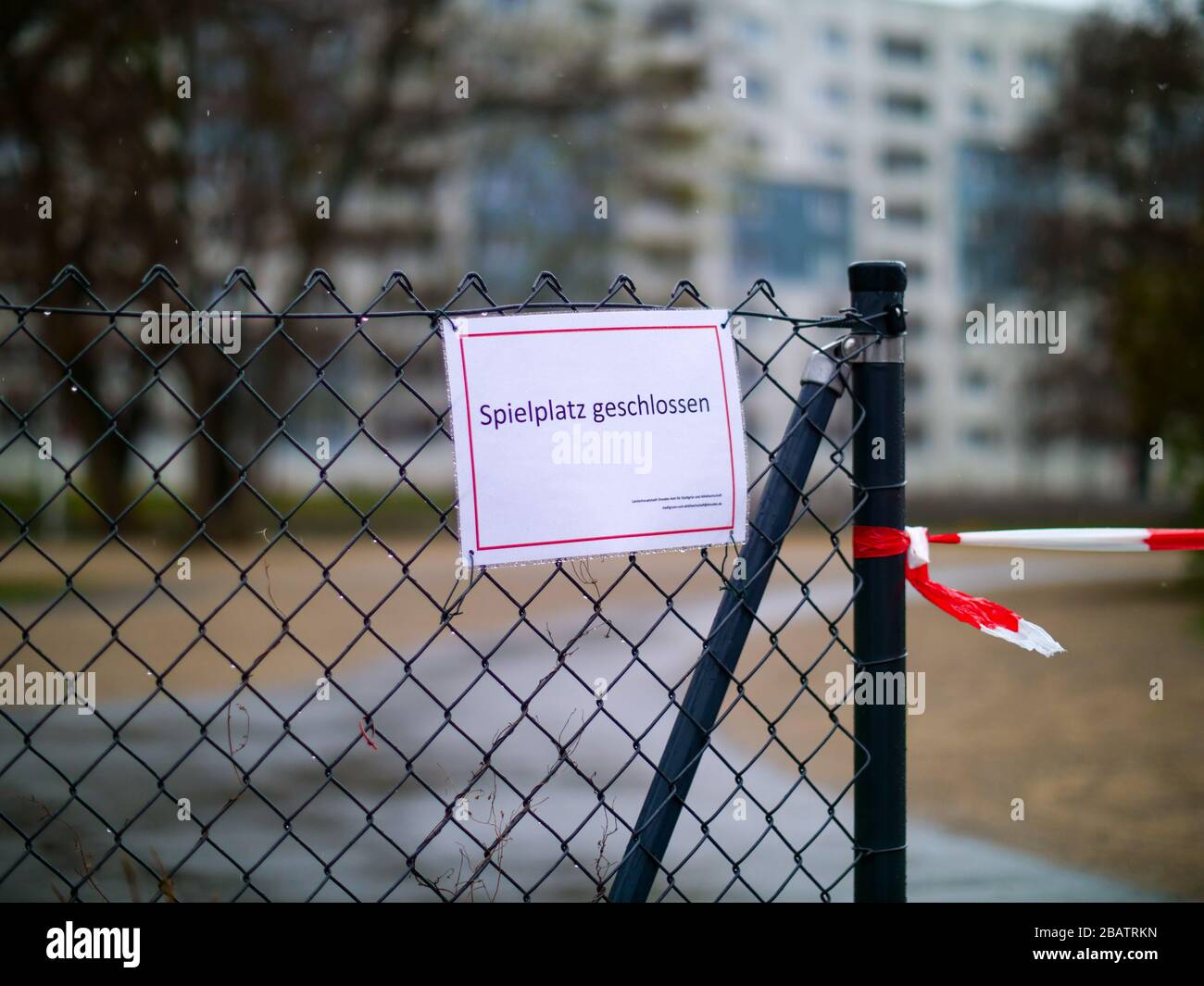 Spielplatz geschlossen wegen Coronavirus Lockdown Ausgangssperre Stock Photo