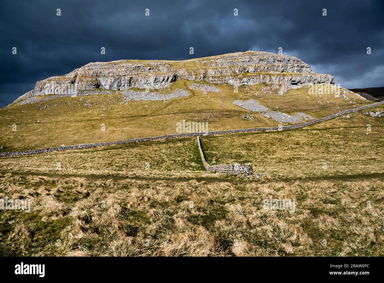 Yorkshire Dales National Park, Settle, North Yorkshire. 29th Mar 2020. UK Weather: Spring in the Yorkshire Dales National Park. Bright sunlight illuminates Warrendale Knotts, a craggy limestone hill near Settle, North Yorkshire.Credit: John Bentley/Alamy Live News Stock Photo