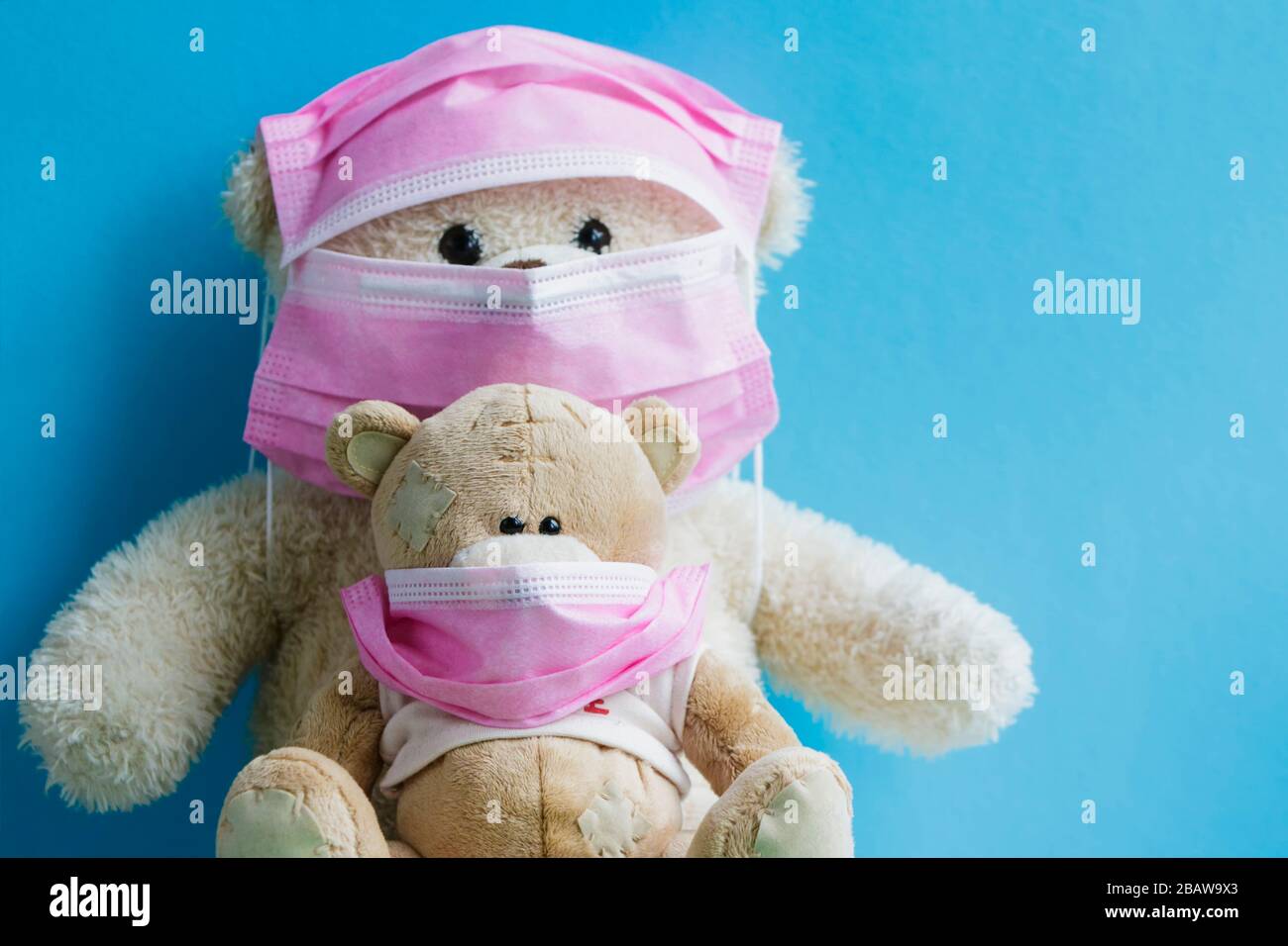 Teddy bear with facemask, blue cloth background, words GET WELL SOON Stock  Photo - Alamy