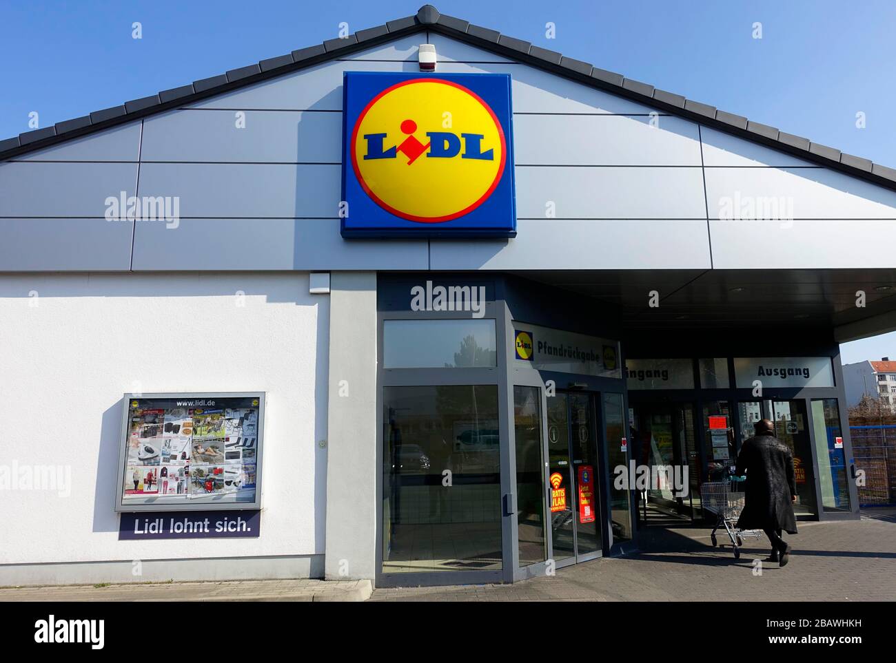 Supermarket Lidl in Berlin Charlottenburg Stock Photo - Alamy