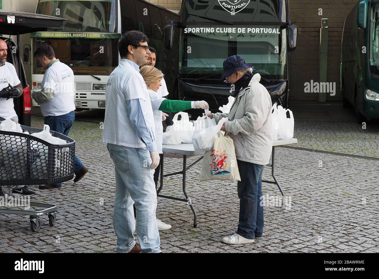 Lisbon, Portugal. 29th Mar, 2020. Portugal, Lisbon 29/03/2020 Sporting Club de Portugal Foundation Lunch offered and Medical support for homeless people People receiving meals (Photo by Luis Nunes/Sipa USA) Credit: Sipa USA/Alamy Live News Stock Photo