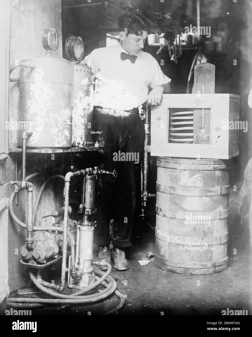 Ice machine hires stock photography and images Alamy