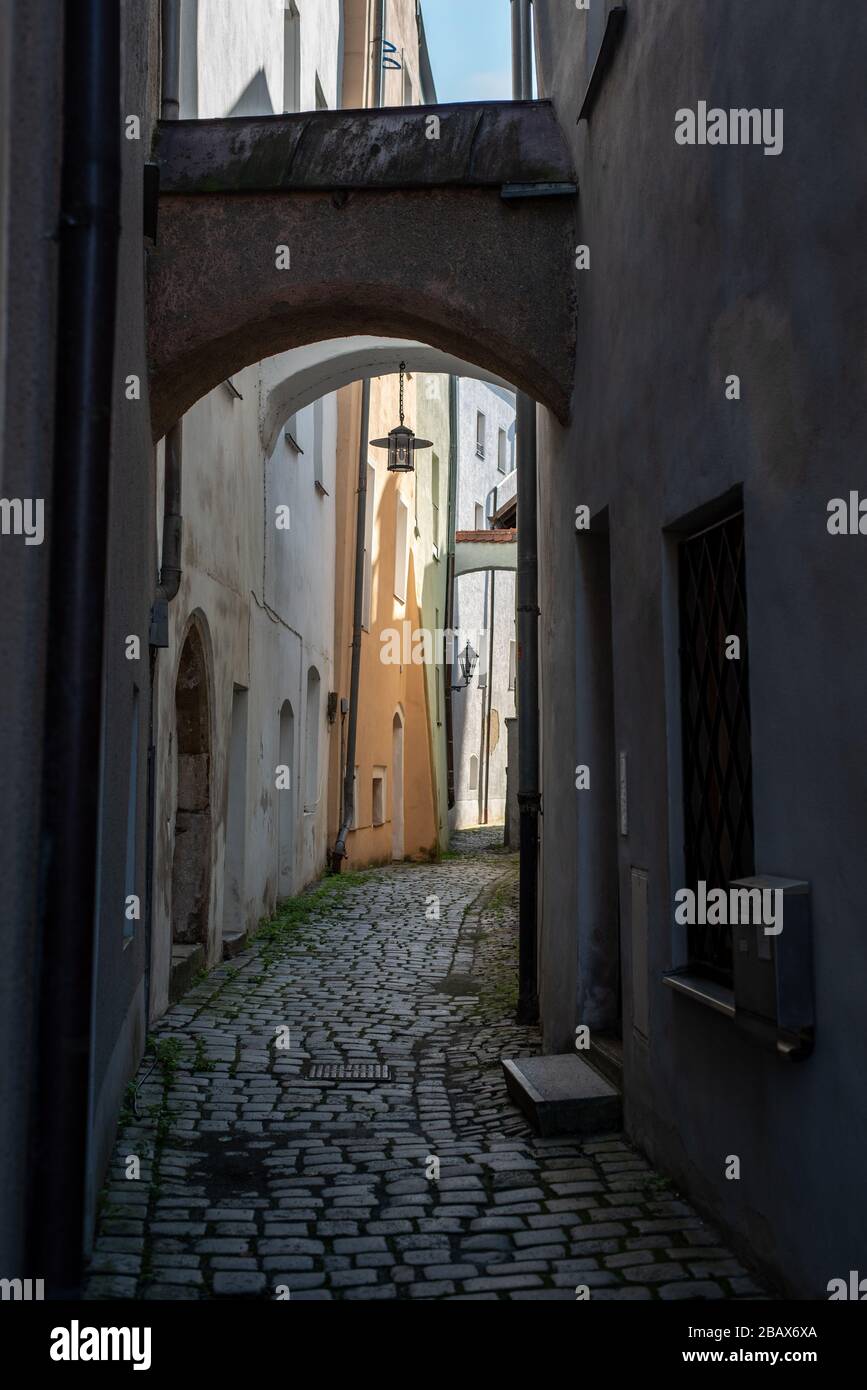 Medieval dark alley hi-res stock photography and images - Alamy