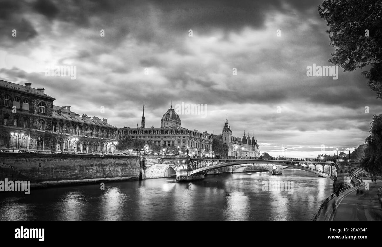 paris river night Stock Photo