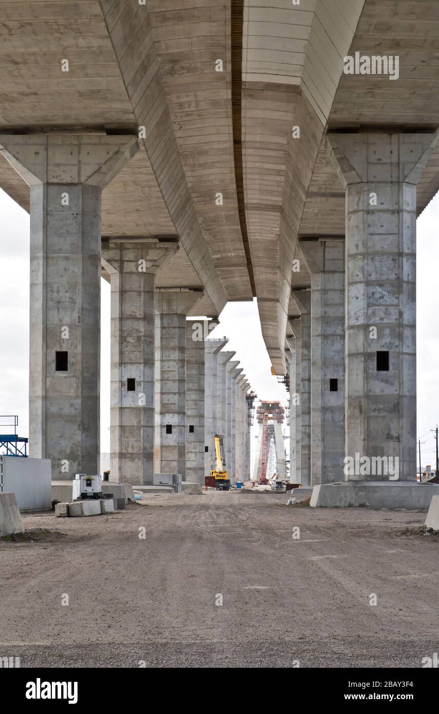 Angled & straight support columns, New Corpus Christi Harbor Bridge construction, Corpus Christi, TX Stock Photo