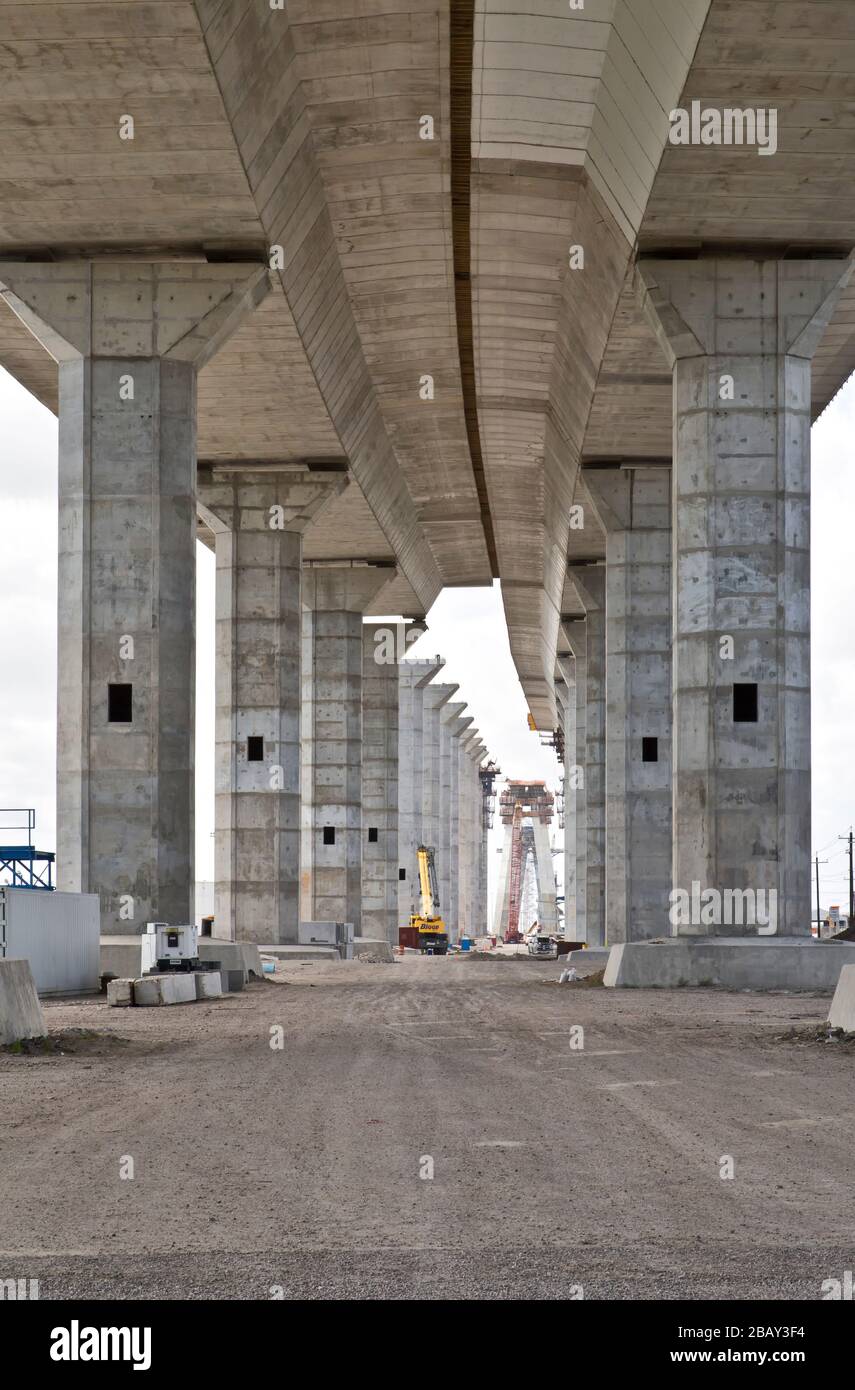 Angled & straight support columns, New Corpus Christi Harbor Bridge