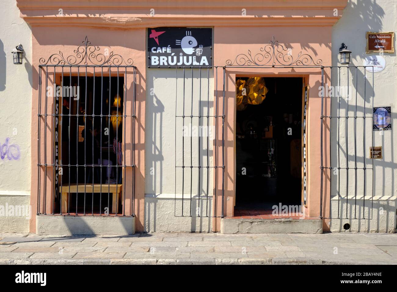 Cafe brujula in oaxaca mexico hi-res stock photography and images - Alamy