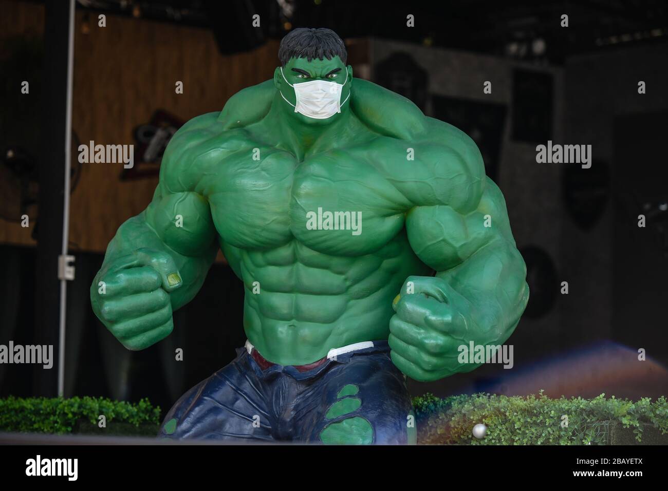 Hulk mask hi-res stock photography and images - Alamy