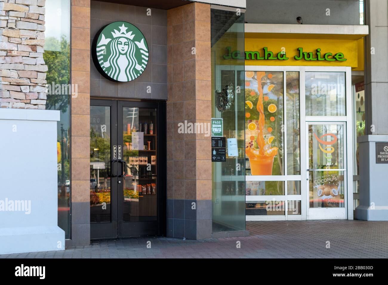 Starbucks and Jamba Juice at Queen Kaahumanu Mall Closed in Maui, Hawaii during Covid19