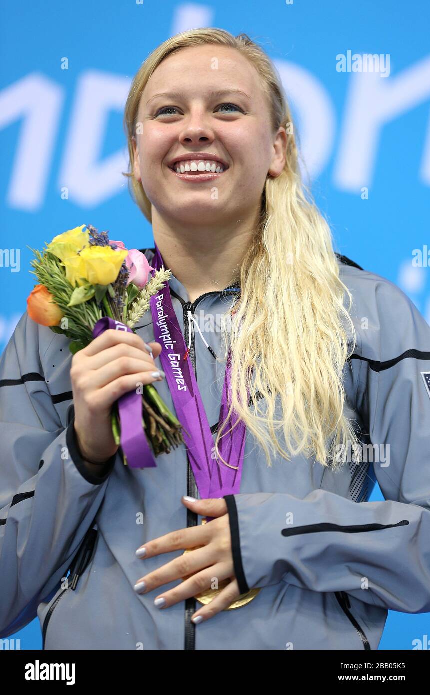 USA's Jessica Long celebrates her Gold medal during the presentation