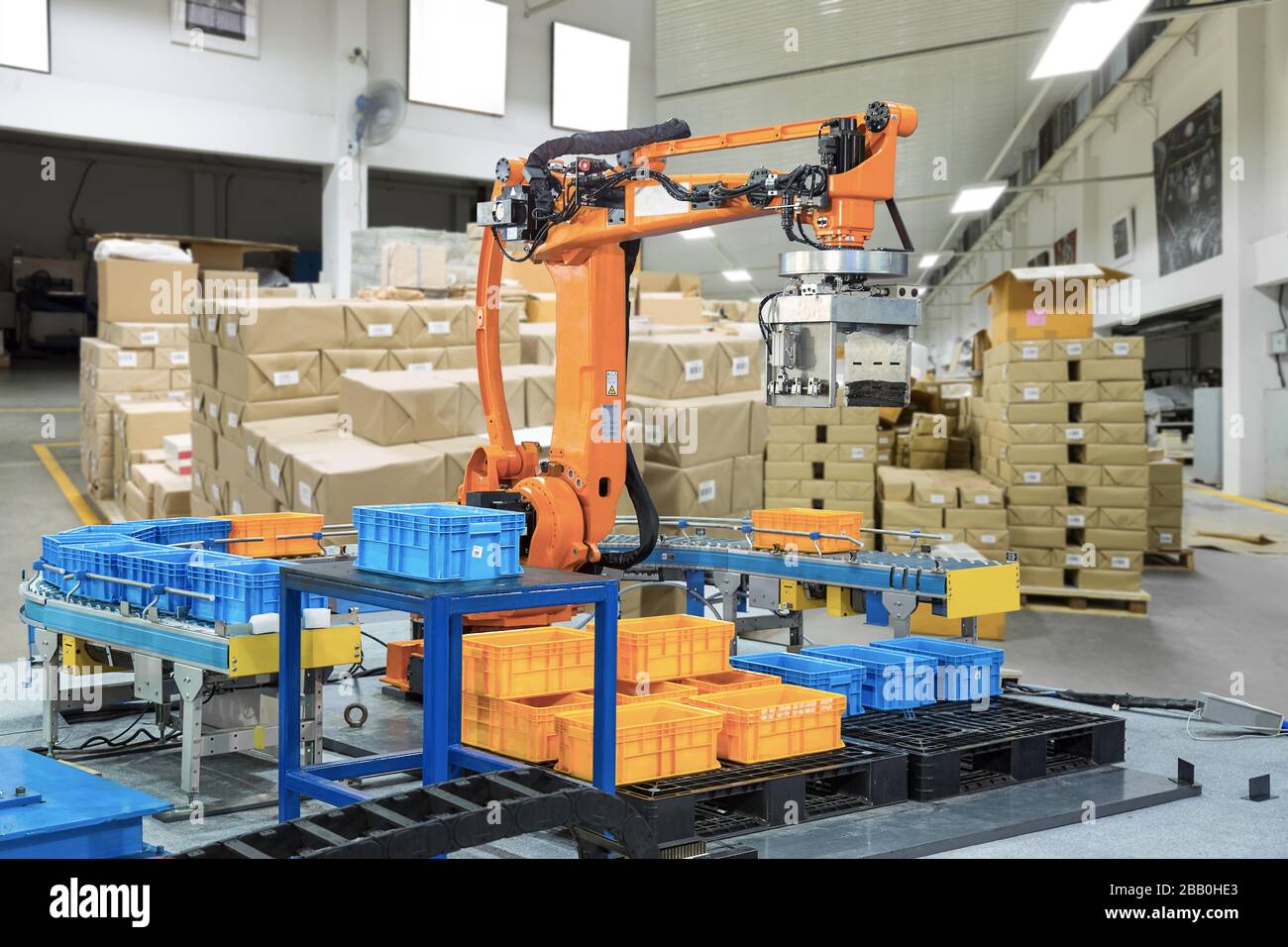 Material handling. Material handling Equipment. Robot Arm for Automatic Production line. Material handling Equipment (MHE) warehausing foto.