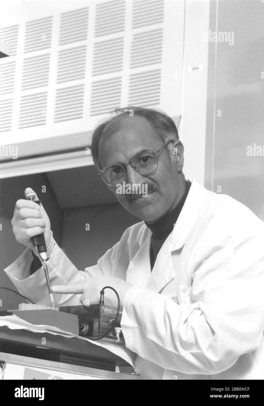 'English:  Title Dhar, Ravi Description Basic Research Laboratory, Center for Cancer Research, National Cancer Institute. See also http://ccr.cancer.gov/Staff/Staff.asp?StaffID=380. Topics/Categories  National Cancer Institute, People Type B&W, Photo Source National Cancer Institute; November 1995; This image was released by the National Cancer Institute, an agency part of the National Institutes of Health, with the ID 68 (image) (next). This tag does not indicate the copyright status of the attached work. A normal copyright tag is still required. See Commons:Licensing.   Deutsch | English | f Stock Photo
