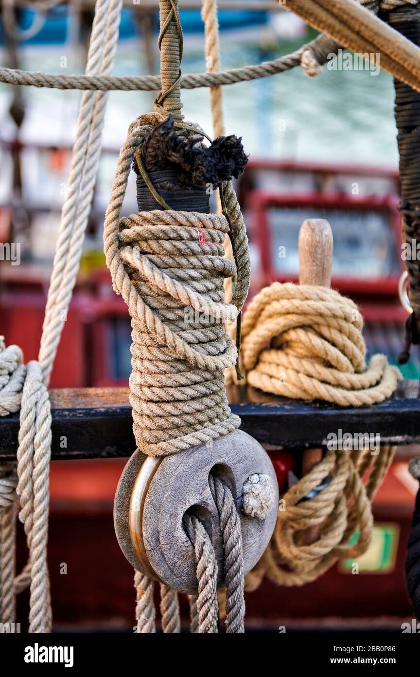 Pulleys and ropes of the sails of a sailboat galleon Stock Photo Alamy