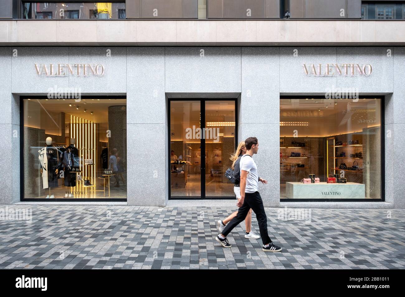 kim Uheldig interpersonel Young people walking in front of a Valentino store in Copenhagen, Denmark,  Europe Stock Photo - Alamy
