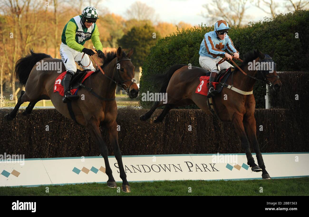 Rolling Aces ridden by jockey Daryl Jacob (left) jumps the last ahead of  eventual winner Vino Griego ridden by Jockey Jamie Moore in the Future  Stars Chase Stock Photo - Alamy