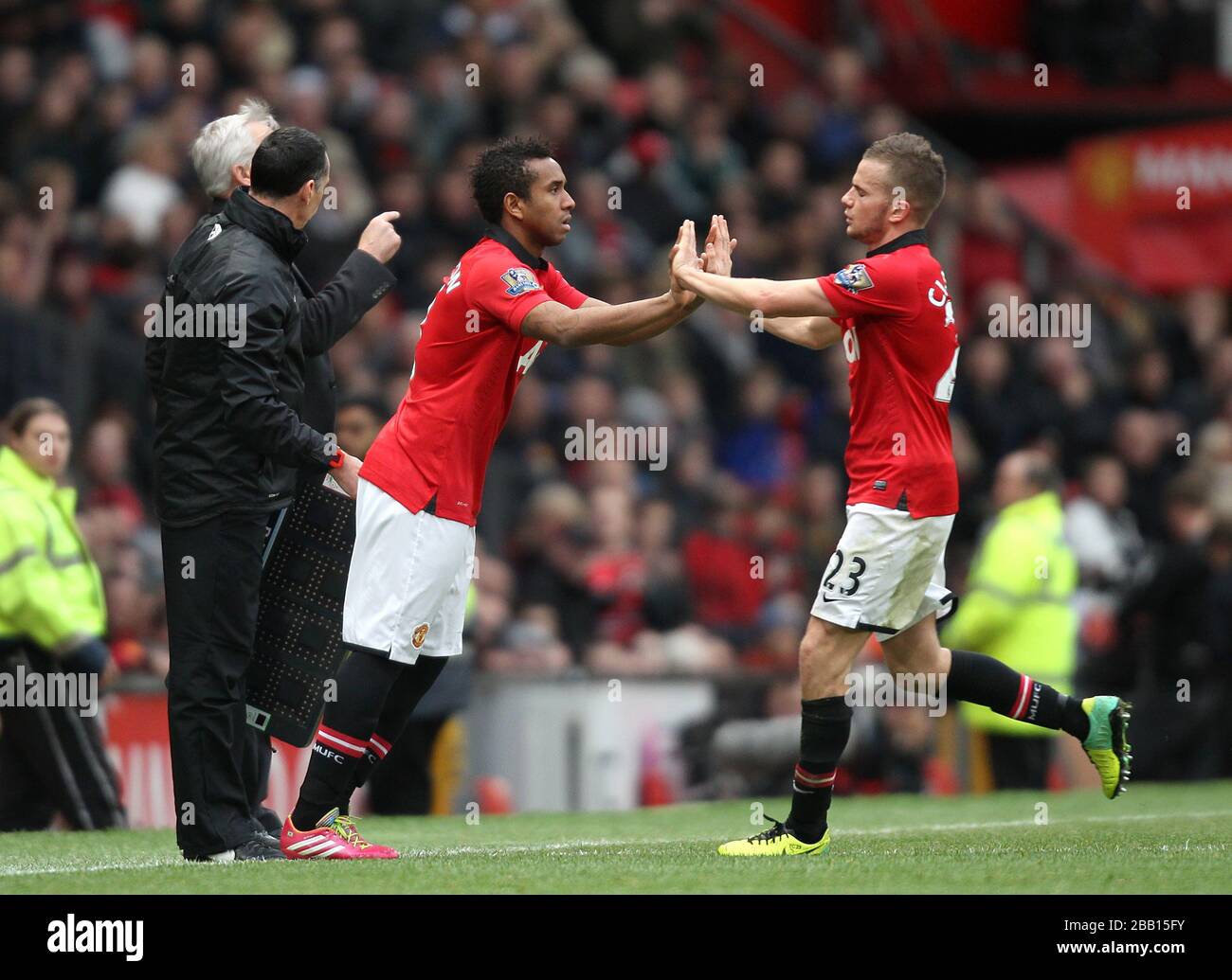 Manchester United's Tom Cleverley (right) is substituted for Oliveira  Anderson Stock Photo - Alamy