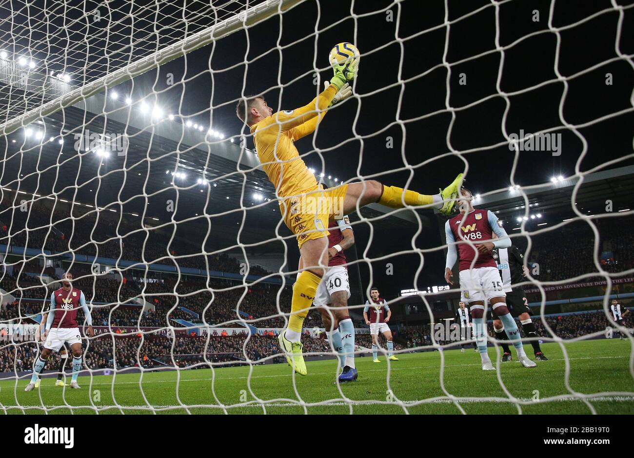 Aston Villa Goalkeeper Tom Heaton Makes A Save Stock Photo Alamy Aston Villa Goalkeeper Tom Heaton Makes A Save Stock Photo Alamy