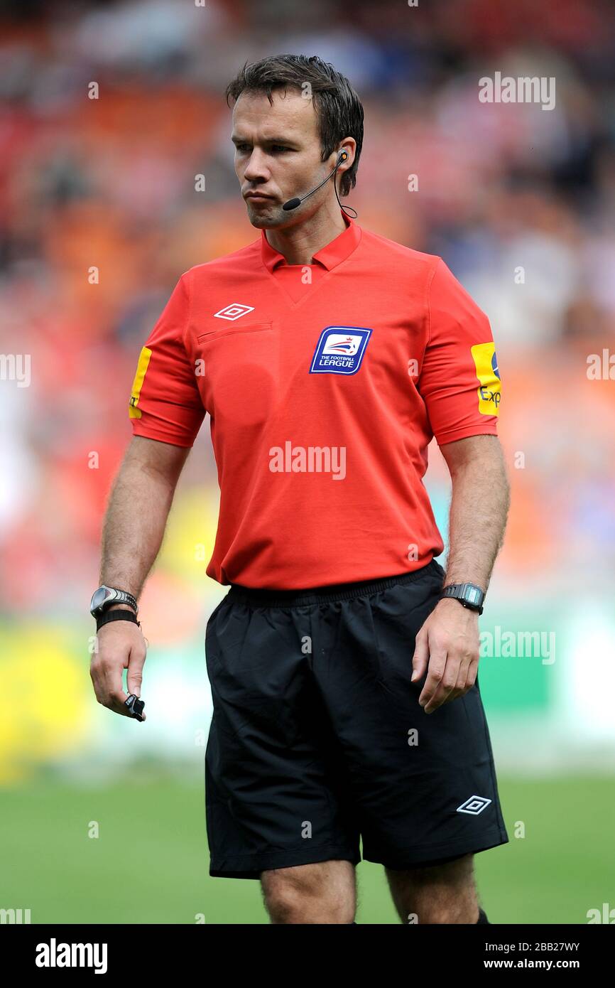 Paul Tierney, referee Stock Photo - Alamy