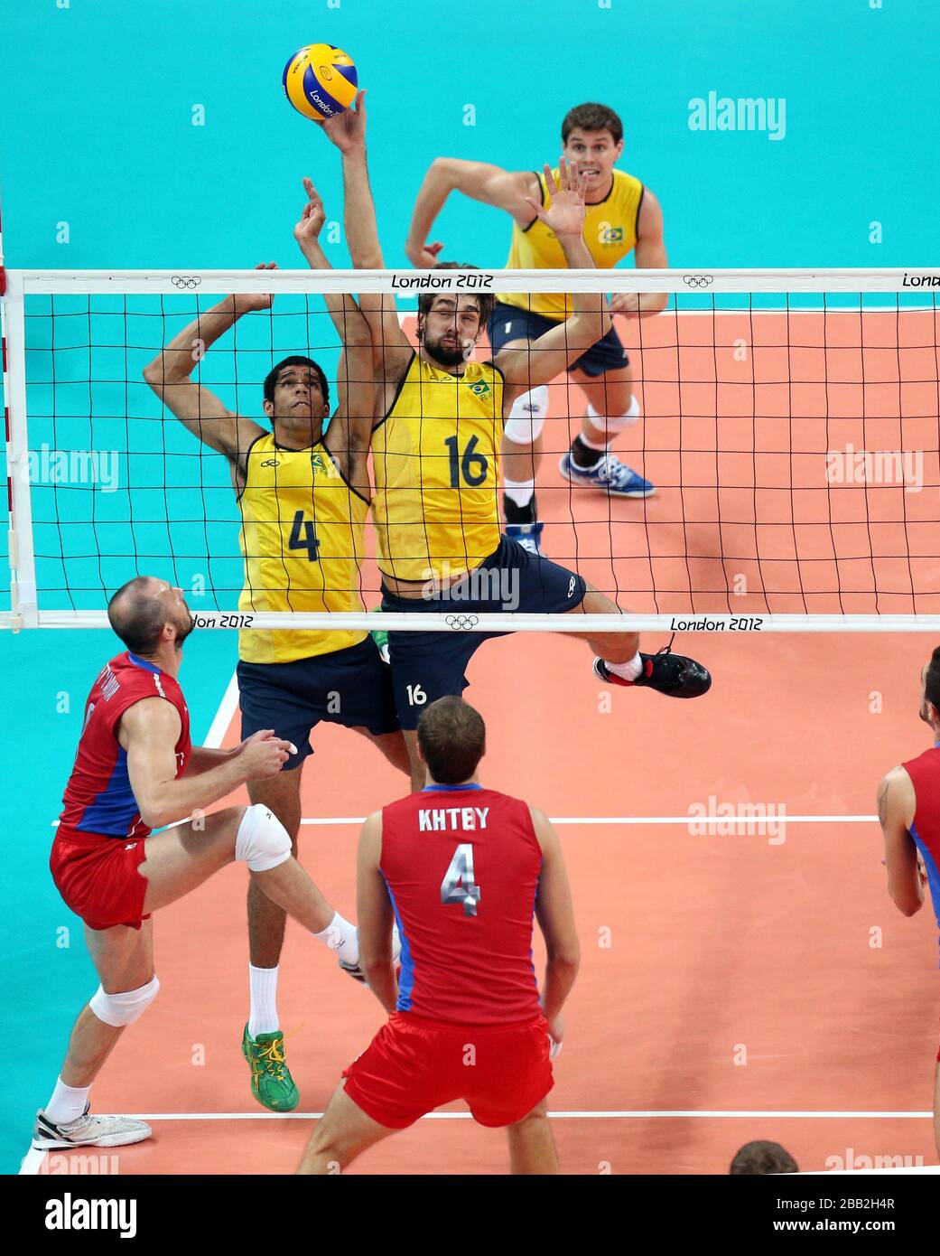 Brazil's Wallace de Souza (left) Lucas Saatkamp and play a shot against  Russia in the Men's Volleyball Gold Medal Match against Brazil at London's Earl Court during the final day of the London 2012 Olympics Stock Photo