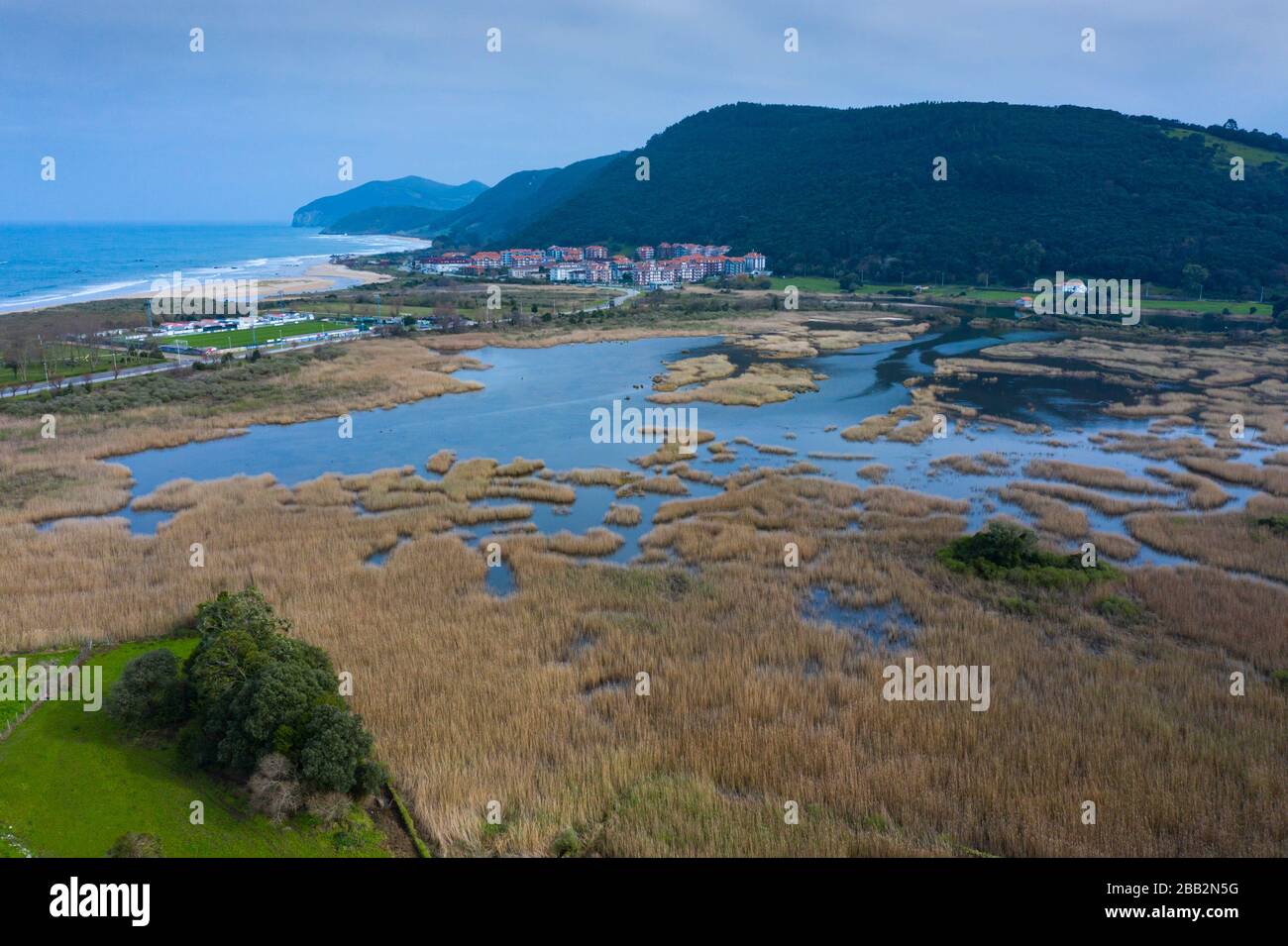 Foto de Victoria y Joyel - Naturea Cantabria en Santoña, Cantabria