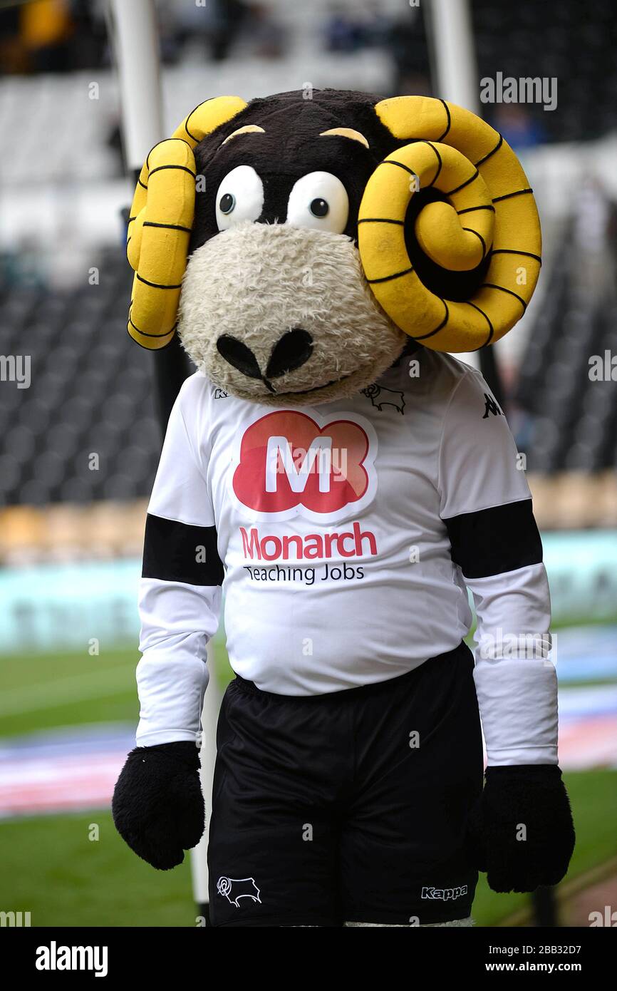 Derby County Mascot Rammy The Ram Stock Photo Alamy