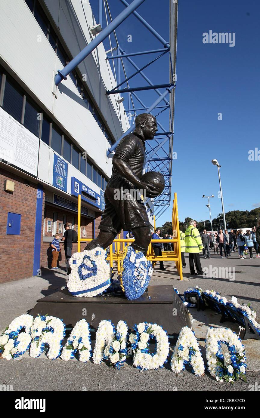 The statue of Dixie Dean outside Goodison Park Stock Photo Alamy