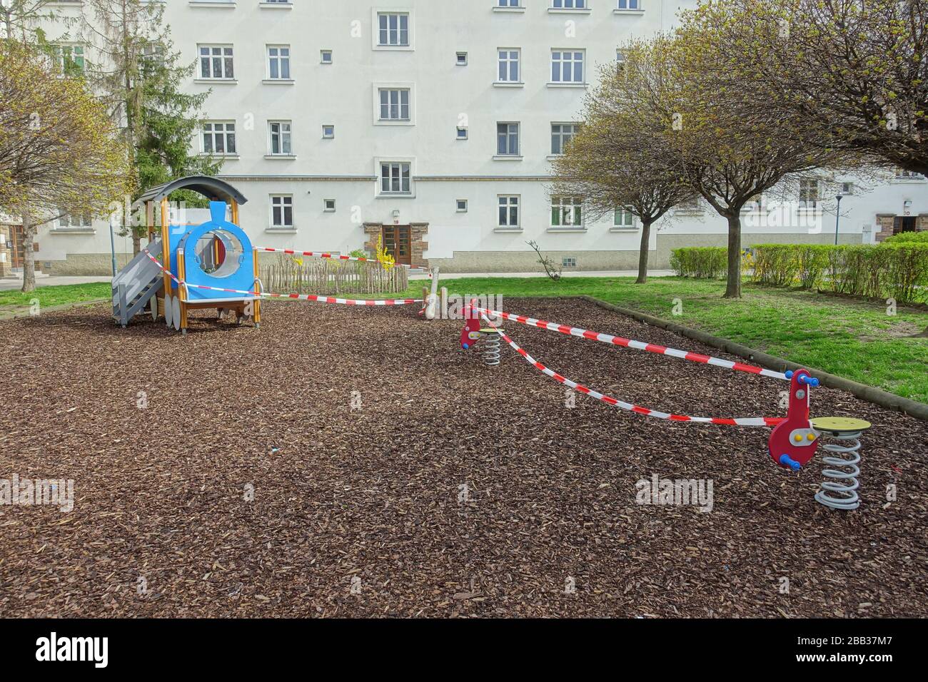 Wien, Maßnahmen gegen die Ausbreitung des Coronavirus, gesperrter Spielplatz - Vienna, action against the spread of Corona Virus, closed playground Stock Photo