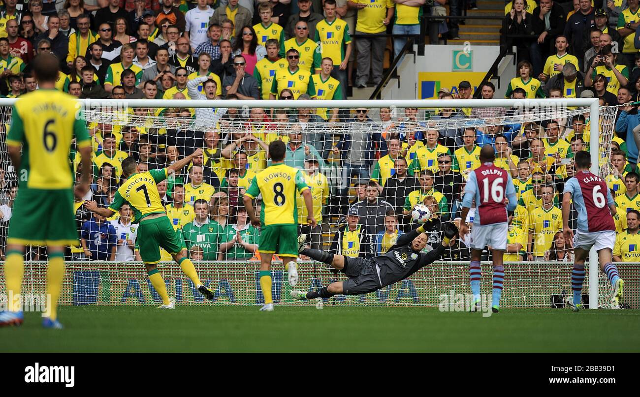 Norwich City's Robert Snodgrass (7) has his penalty saved by Aston Villa goalkeeper Bradley Guzan Stock Photo