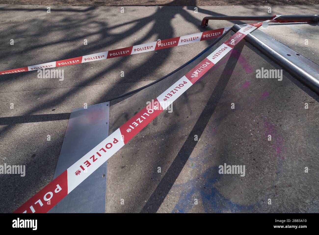 Wien, Maßnahmen gegen die Ausbreitung des Coronavirus, gesperrter Spielplatz - Vienna, action against the spread of Corona Virus, closed playground Stock Photo