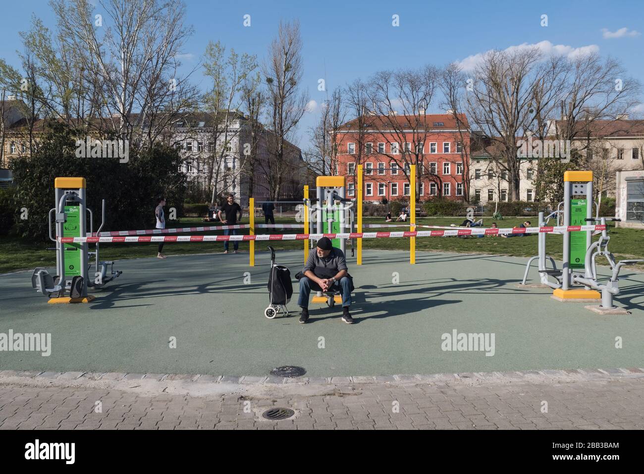 Wien, Maßnahmen gegen die Ausbreitung des Coronavirus, gesperrter Spielplatz - Vienna, action against the spread of Corona Virus, closed playground Stock Photo