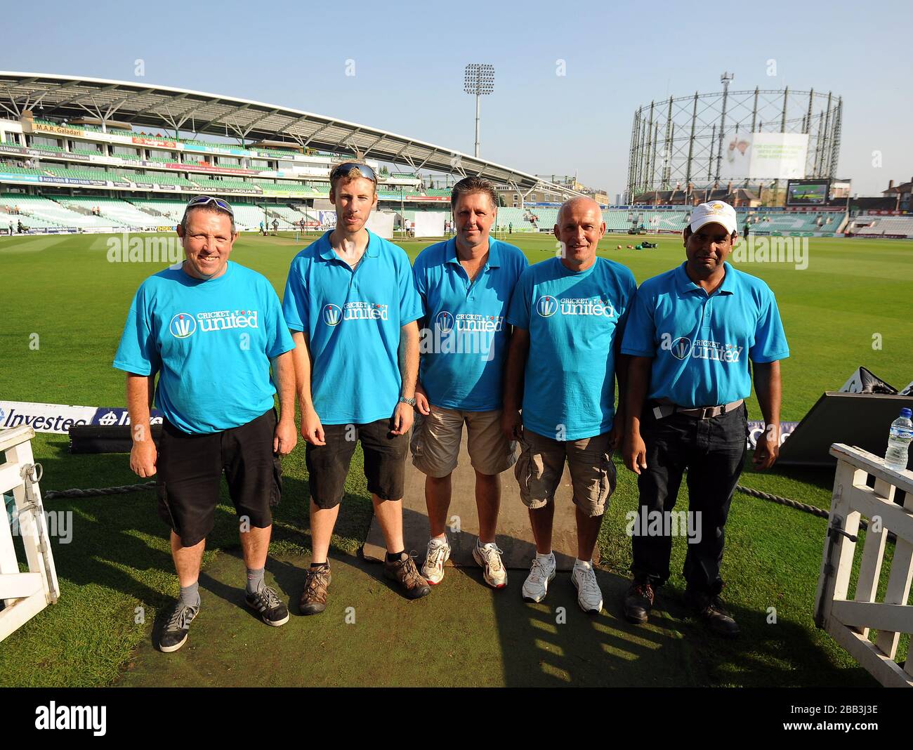 Surrey County Cricket grounds staff help mark 'Cricket United day' on day 3 of the fifth Ashes test at the Kia Oval Stock Photo